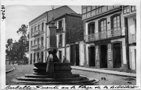 Carballo (A Coruña): fonte na praza da Liberdade