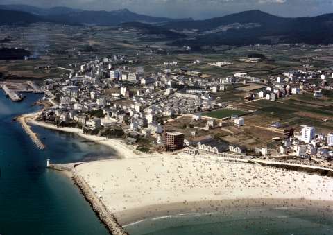 Núcleo urbano e praia da Rapadoira. Foz (G06072-481)
